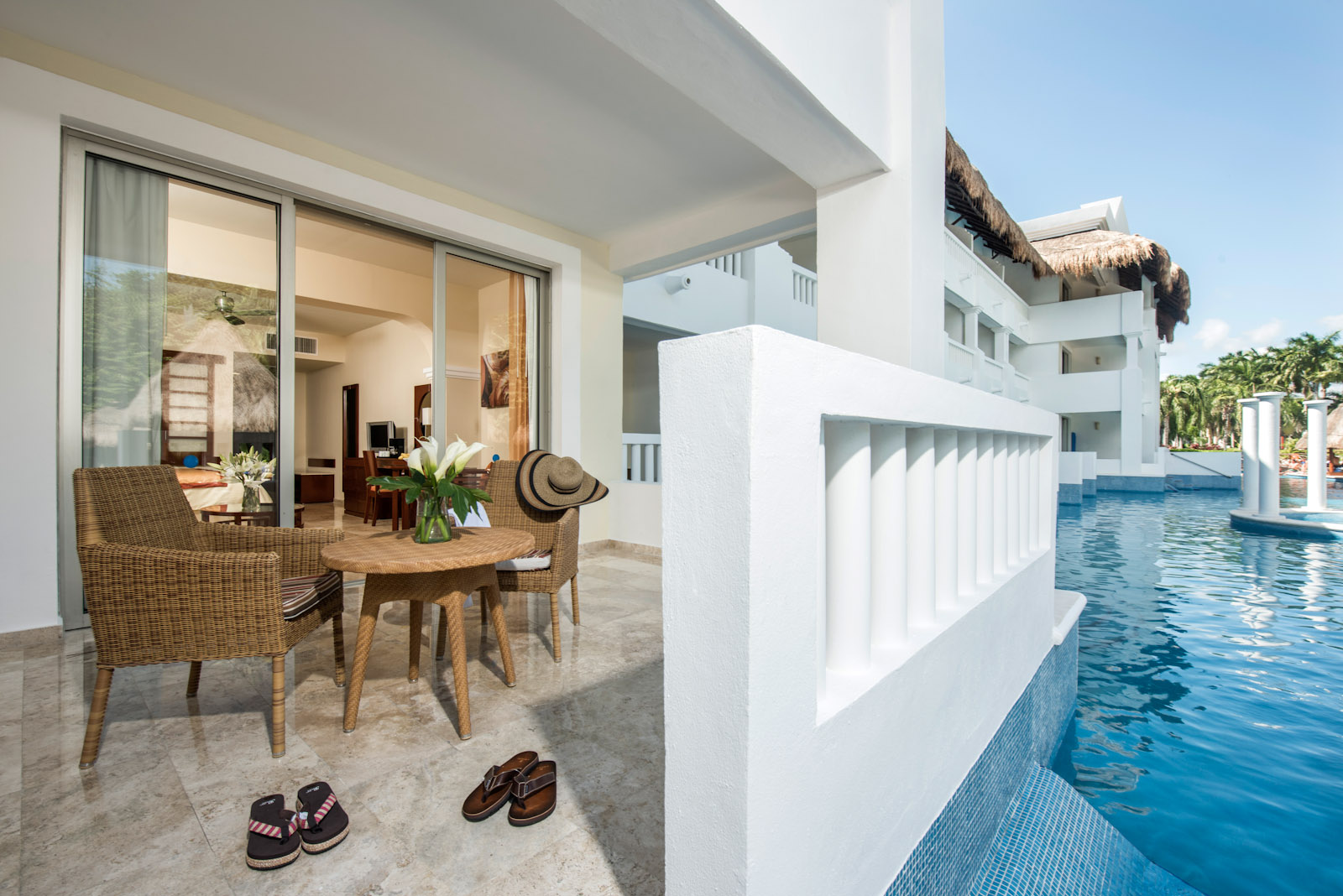 junior-suite-deluxe-pool-13
