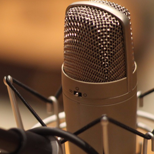 ナレーターの事務所の入り方は？オーディションやスカウトの詳細も