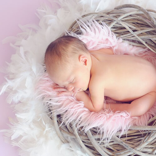 ベビーシッターは資格なしでも仕事できる 子供と触れ合う仕事に就く方法 資格広場