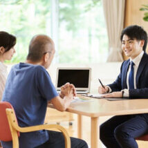 ファイナンシャルプランナーの年収は1000万?低い?独立した場合は?