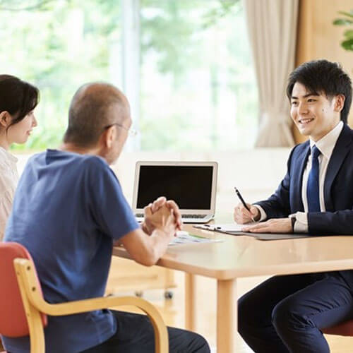 ファイナンシャルプランナーの年収は1000万?低い?独立した場合は?
